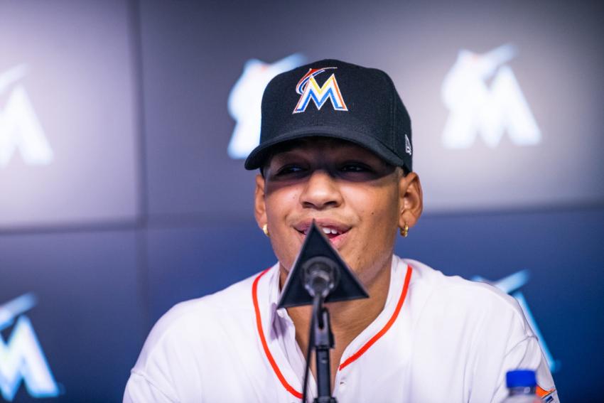 Víctor Mesa Jr., jugador de los Miami Marlins, viaja a Cuba de visita