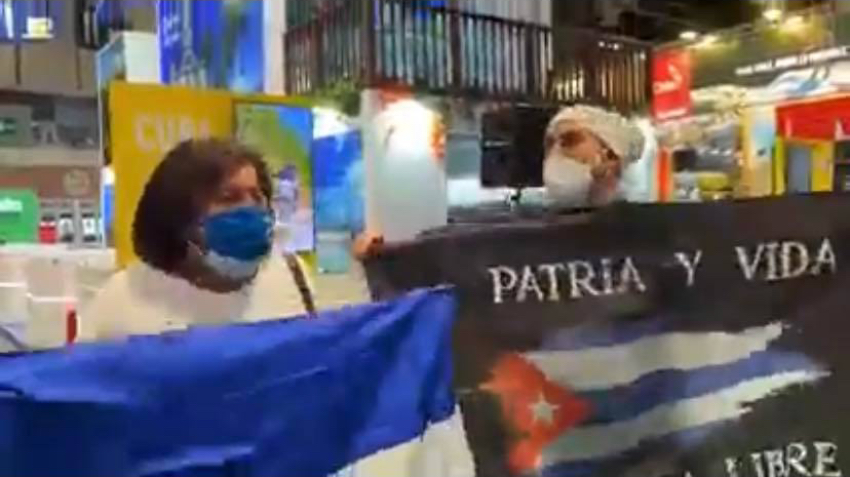 Cubanos y nicaragüenses protagonizan plantón en la exhibición de la dictadura en la Feria de Turismo en Madrid