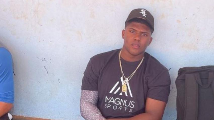 Pelotero cubano Oscar Colás firmó con los Medias Blancas de Chicago
