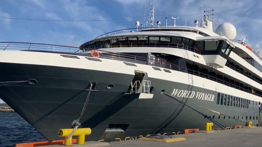 Crucero de lujo World Voyager, de la compañía Nicko Cruises visita varios puertos en Cuba
