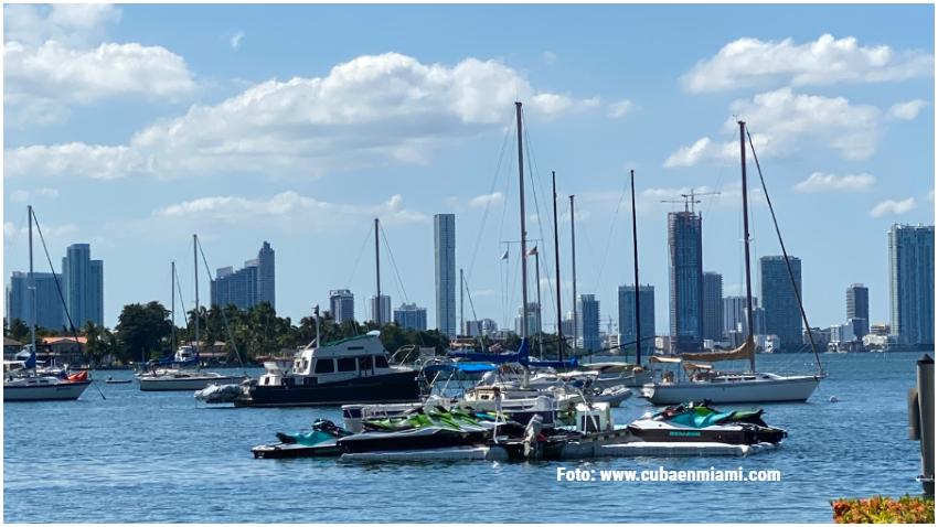 Emiten alerta de entrar al agua en zona de Miami Beach