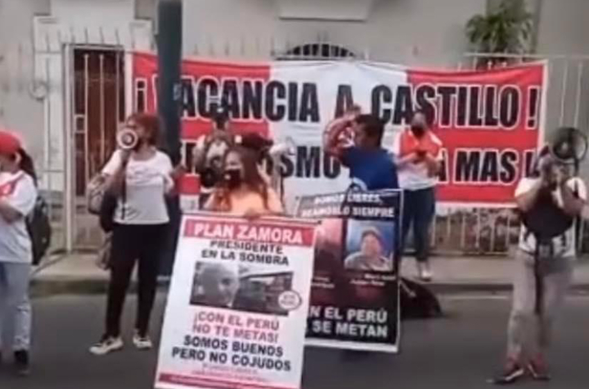 Peruanos se manifiestan ante Embajada de Cuba en Lima: "Espías cubanos fuera del Perú"
