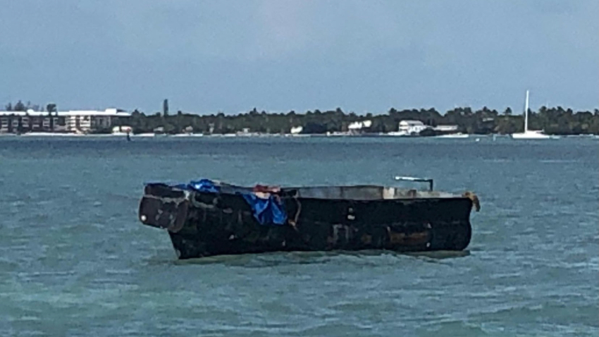 Autoridades detienen a 10 inmigrantes que llegaron a los Cayos de la Florida en un bote rústico