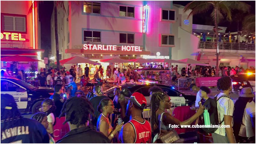 Abarrotadas las calles de Miami Beach y en especial Ocean Drive