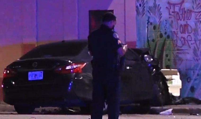 Auto impacta contra un edificio en el noroeste de Miami