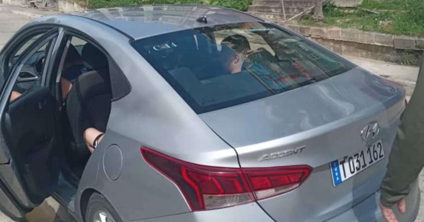 Asaltan con pistola en mano a un cubano en un auto de turismo cerca de La Habana