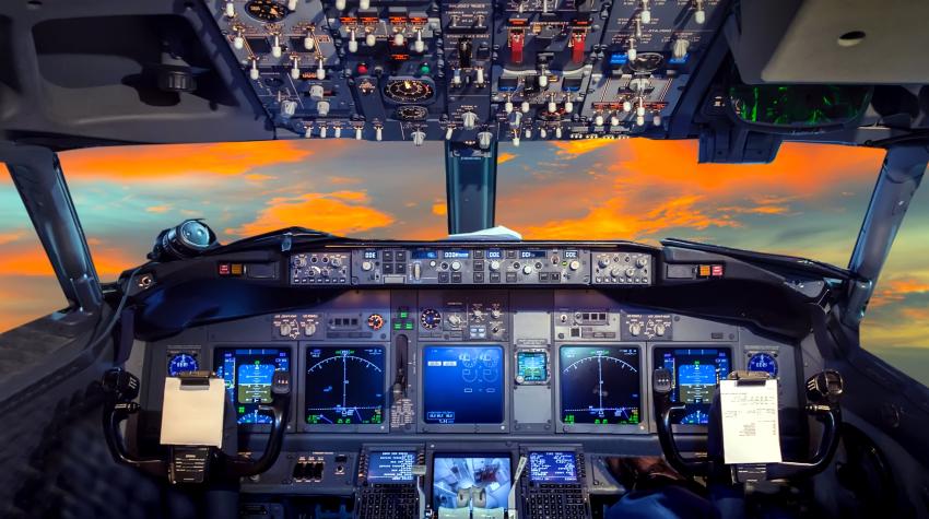 Pasajero sin experiencia en volar aterriza un avión en el Sur de la Florida después de que el piloto quedara inconsciente