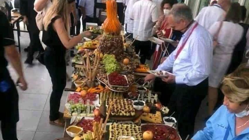 Otra vez causa indignación de la población cubana en redes sociales las imágenes de exquisitas y variadas elaboraciones de platos en eventos organizados por el régimen cubano