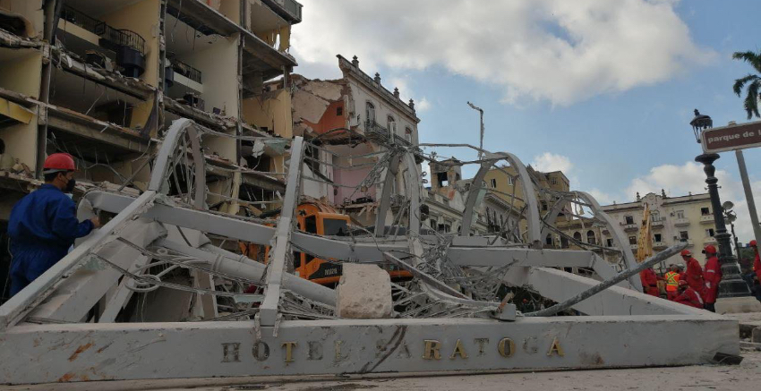 Autoridades en Cuba estiman que todavía hay alrededor de 12 o 13 personas atrapadas entre los escombros del hotel Saratoga