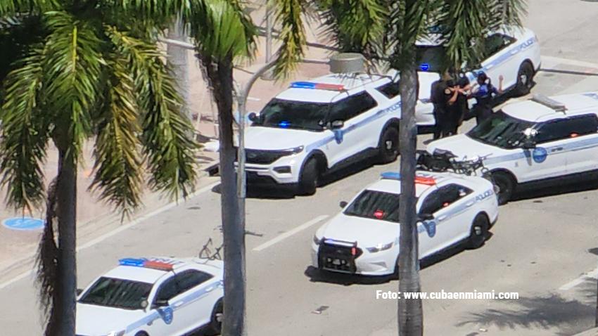 Una persona herida y tres arrestados tras tiroteo en el Downtown de Miami