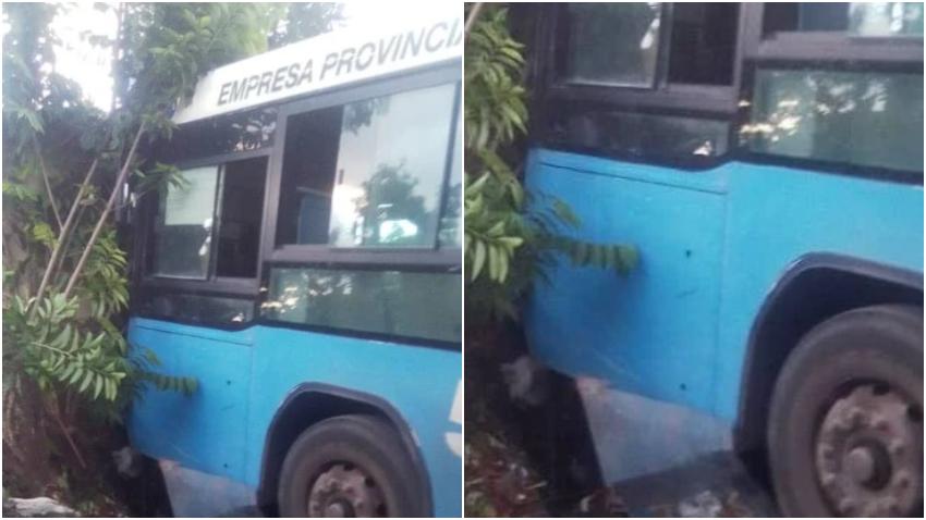 Una guagua impacta una casa en el paradero La Fortuna en Boyeros, La Habana