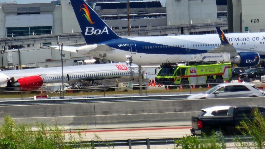 Avión que se incendió en el Aeropuerto Internacional de Miami es retirado de la pista
