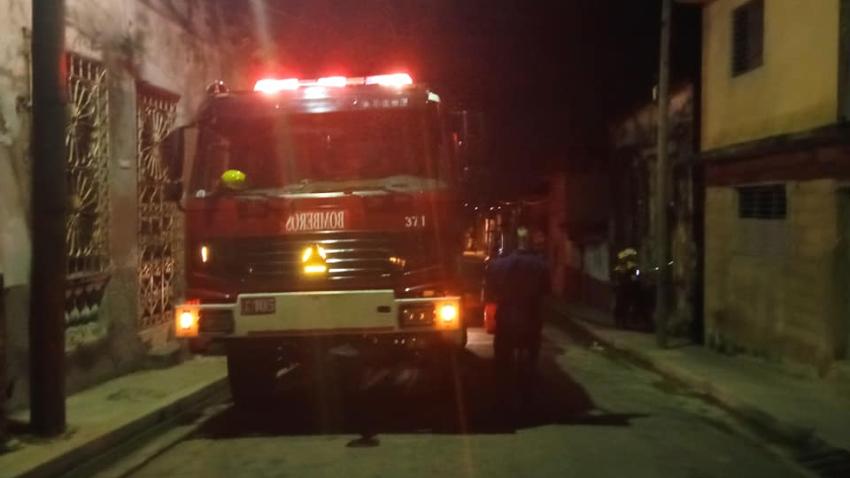 Derrumbe durante la noche del domingo en Matanzas y con apagón