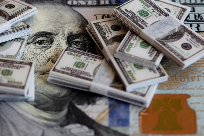Nuevo récord: El dólar en Cuba alcanza los 160 pesos en el mercado informal