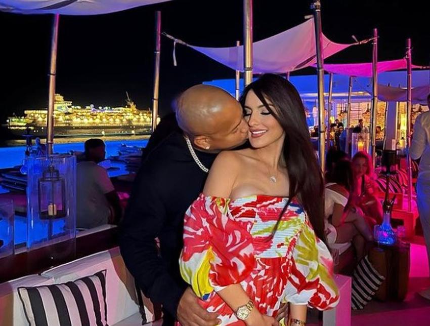 Reguetonero cubano Alexander Delgado y la modelo Mily Alemán comparten su amor en sus vacaciones por Mykonos, en Grecia