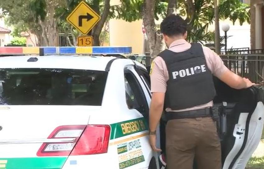 Un muerto y tres heridos en un tiroteo desde un auto en Miami-Dade