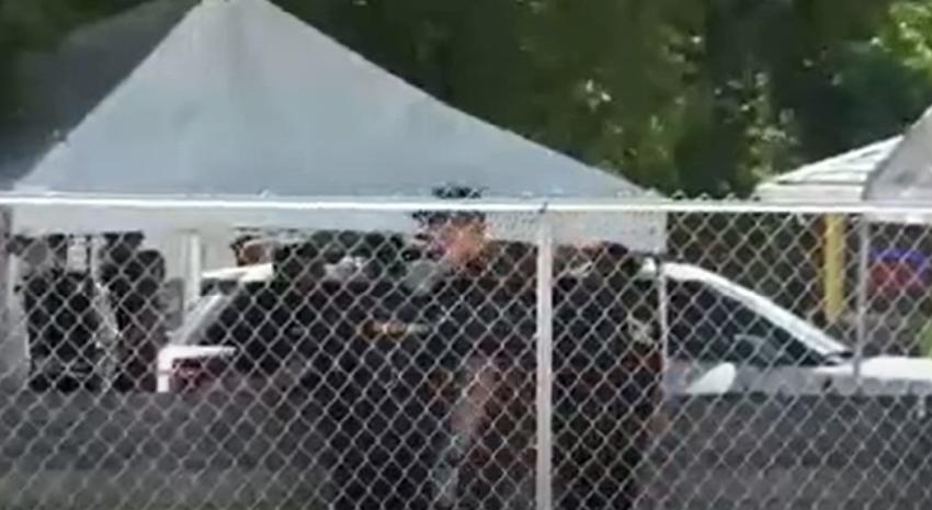 Decenas de migrantes cubanos intentan escapar de centro de detención en Islas Caimán