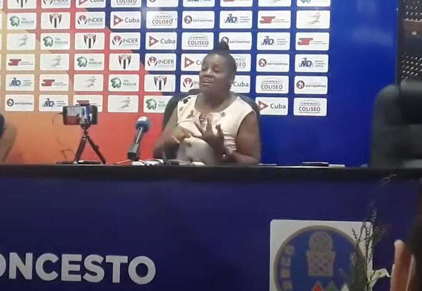 La comisionada nacional de Atletismo en Cuba, Yipsy Moreno, asegura que a los deportistas en el exterior no les alcanza el dinero