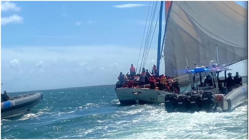 Barco con más de 100 inmigrantes llega a las costas de los Cayos de la Florida