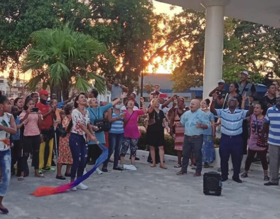 Evangélicos cubanos se reúnen en la Virgen del Camino para orar por Cuba
