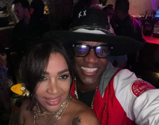 Humorista cubano Bonco Quiñongo celebra 17 años con el amor de su vida