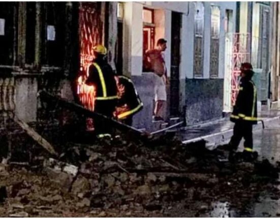 Se derrumba vivienda en Santa Clara