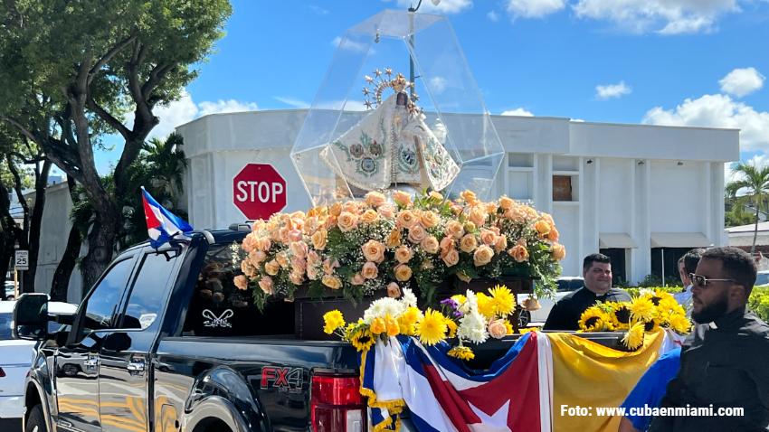 La virgen de la Caridad del Cobre realiza procesión por toda la ciudad de Miami