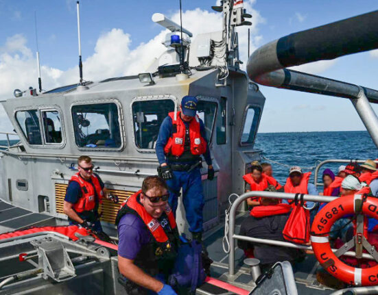 Guardia Costera de EE.UU. repatria a 126 balseros cubanos