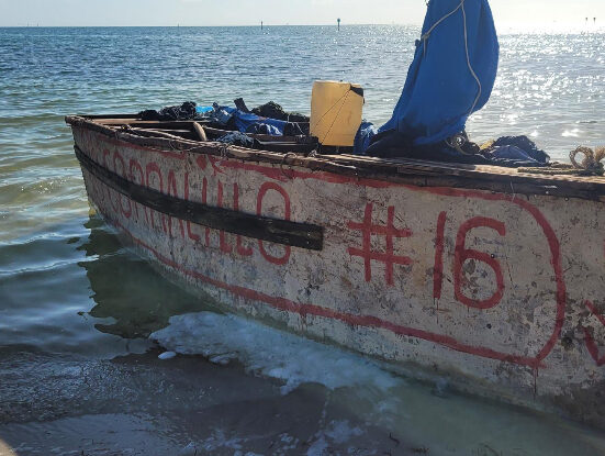 Patrulla Fronteriza intercepta a numeroso grupo de balseros cubanos en aguas de la Florida, en la mañana del Día de Acción de Gracias