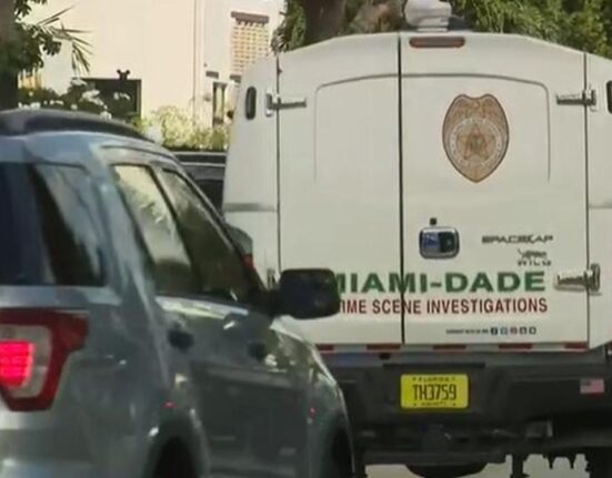 Hecho de violencia doméstica deja un hombre muerto y una mujer herida en la ciudad de North Bay Village en Miami-Dade