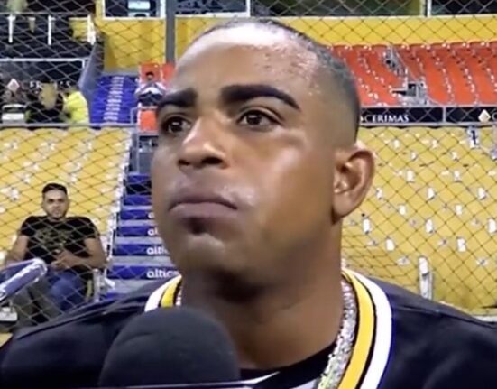 Pelotero cubano Yoenis Céspedes asegura que no se fue de Cuba por problemas políticos