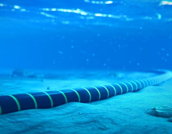 ETECSA firma acuerdo que conectara cable submarino de internet a Cuba con Martinica