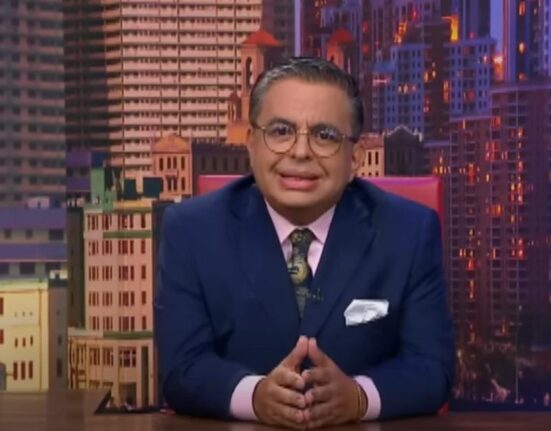 Presentador cubano Carlucho admite errores durante su tiempo en América Teve y llega a un acuerdo para terminar la demanda en su contra