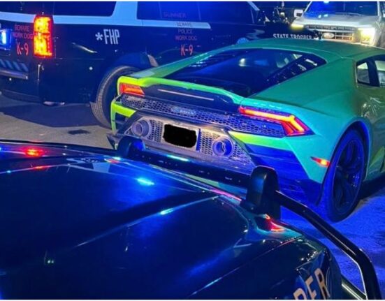 Agentes incautan el auto Lamborghini usado por un cubano para hacer disparos en el Palmetto Expressway