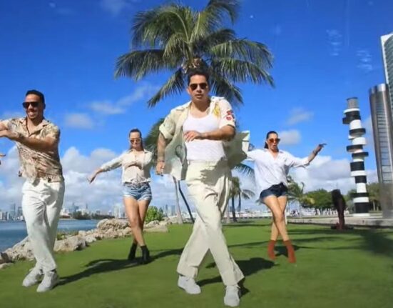 Leoni Torres estrena remix salsero con videoclip con el tema “Cuando bailas”