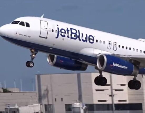 Avión de JetBlue aterriza de emergencia en Florida tras fallo de un motor