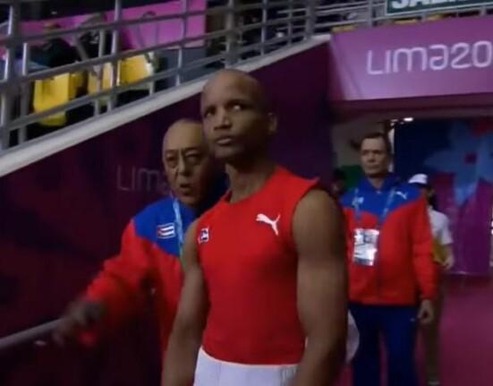 Pagan 83 mil dólares por medalla de oro olímpica del boxeador cubano Roniel Iglesias en una subasta