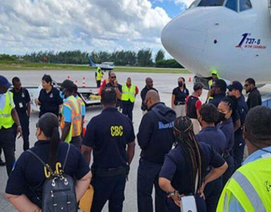 Islas Caimán repatria 16 balseros cubanos a Cuba y están en proceso para devolver otros 23