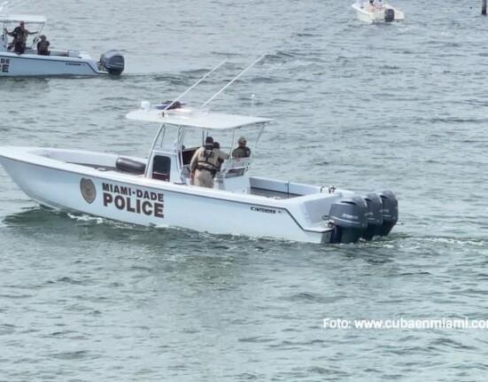 Encuentran un cuerpo flotando en Key Biscayne en Miami