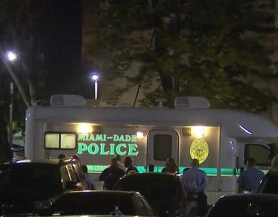 Hombre apuñala a su esposa en el noroeste de Miami-Dade, la policía investiga