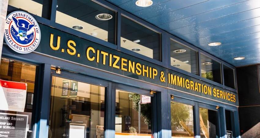 Arrestan en Tampa a una mujer con residencia de EE.UU que acudió a USCIS a solicitar su ciudadanía uscis-oficinas (1)
