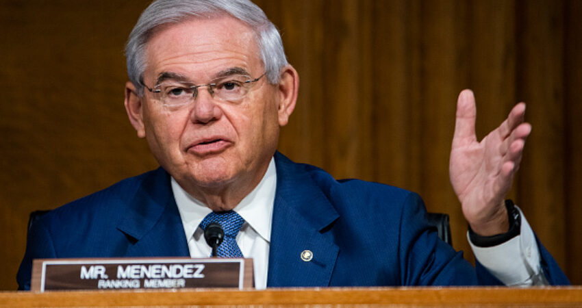 La esposa del ex senador cubanoamericano Bob Menéndez fue condenada por un plan de soborno y corrupción valorado en millones de dólares bob-m