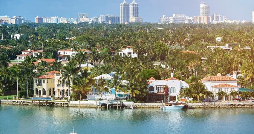 Miami entre las ciudades de EE.UU que experimentan una dramatica disminuciรณn en la compra de propiedades casas-lujo-miami