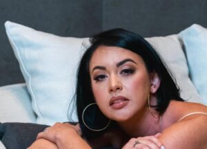 Influencer cubana Imaray Ulloa sube la temperatura posando para su