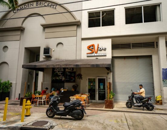 Aumento de llegada de cubanos dispara el uso de scooters en las calles de Miami