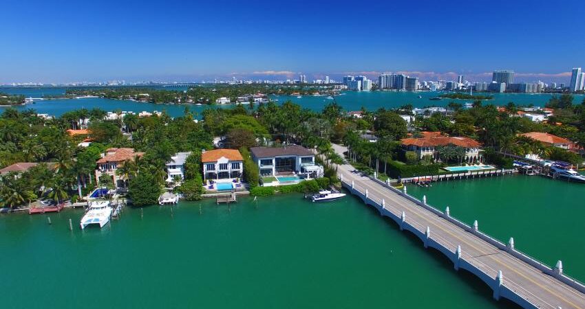 Conoce estas ciudades de la costa este, con espectaculares playas y paisajes palm-island-miami-beach