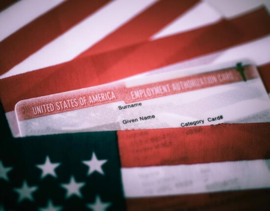 <em>Joven cubano obtiene permiso de trabajo a pocos días de entrar a Estados Unidos con parole humanitario</em>
