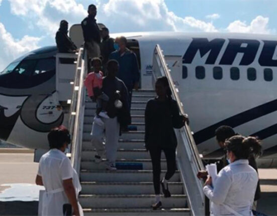 México retornó a casi 70 migrantes cubanos esta semana en un nuevo vuelo de repatriación a La Habana