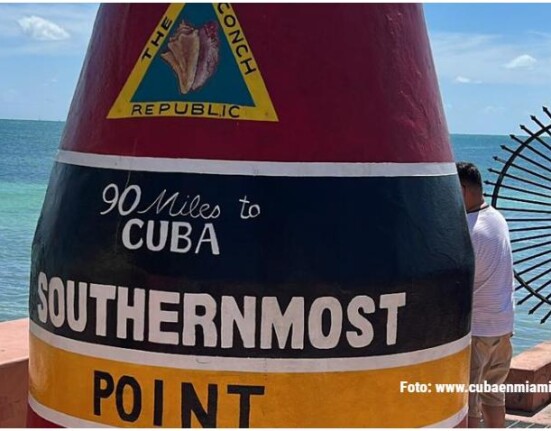 Encuentran el cuerpo de un hombre flotando junto a la boya de las 90 millas en Key West