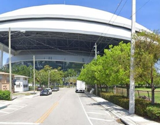 Los Marlins de Miami autorizan a entrar carteles con mensaje "Patria y Vida" al juego de Cuba y Estados Unidos